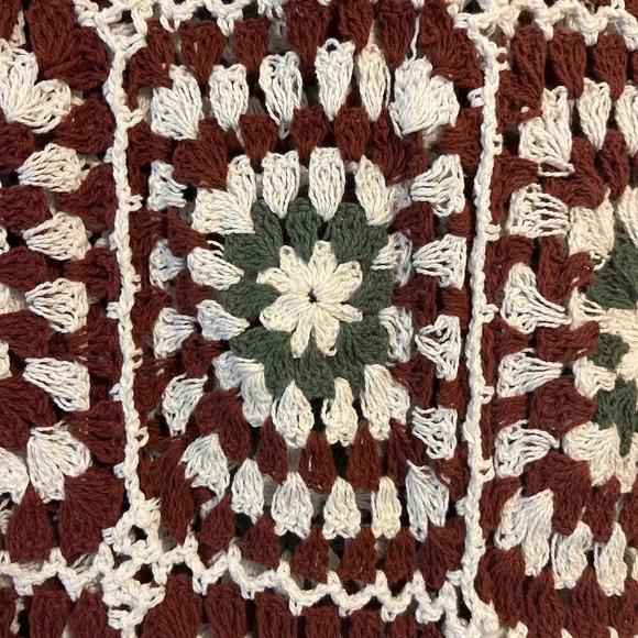 Shabby Chic Cotton Crocheted Flowers Throw/Blanket - Picture 2 of 5